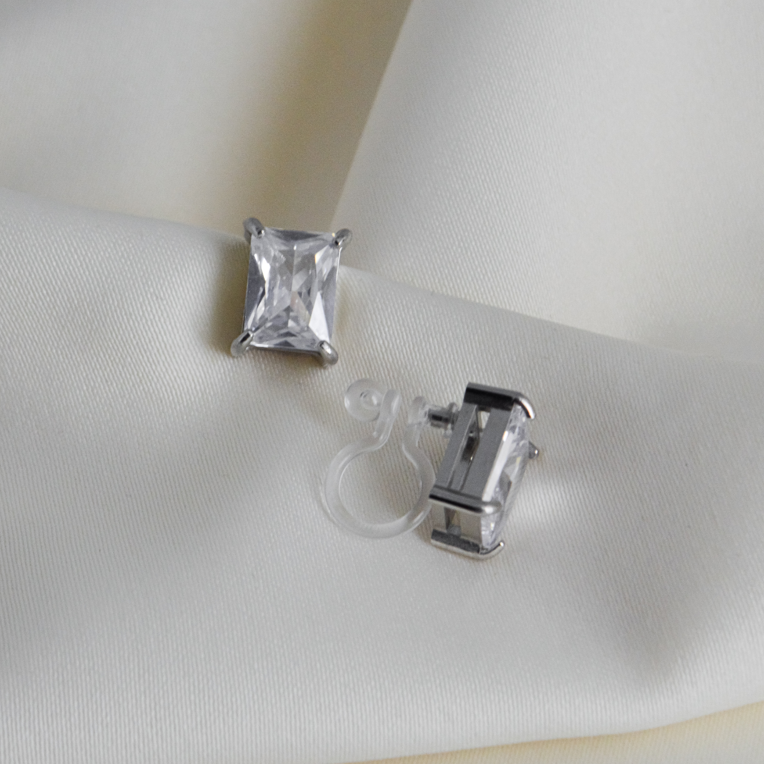 Ashlyn Studs Ohrclips in Silber von CLYPS – Clip-Ohrringe ohne Ohrlöcher