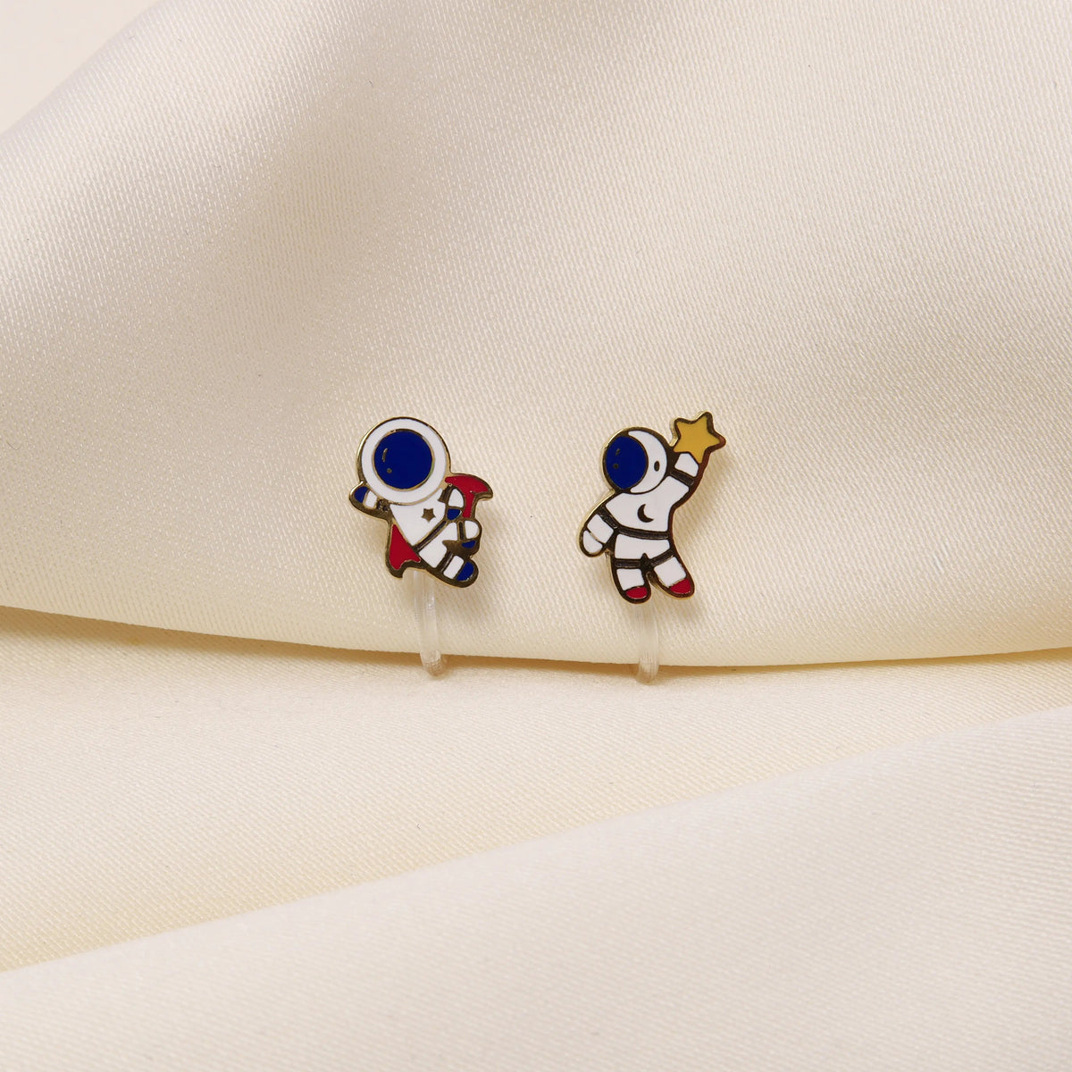 Astronauten Kinder Ohrclips in Gold von CLYPS Kids – Ohrringe ohne Ohrlöcher