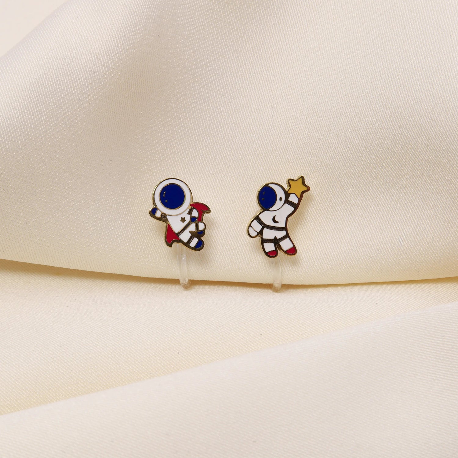 Astronauten Kinder Ohrclips in Gold von CLYPS Kids – Ohrringe ohne Ohrlöcher