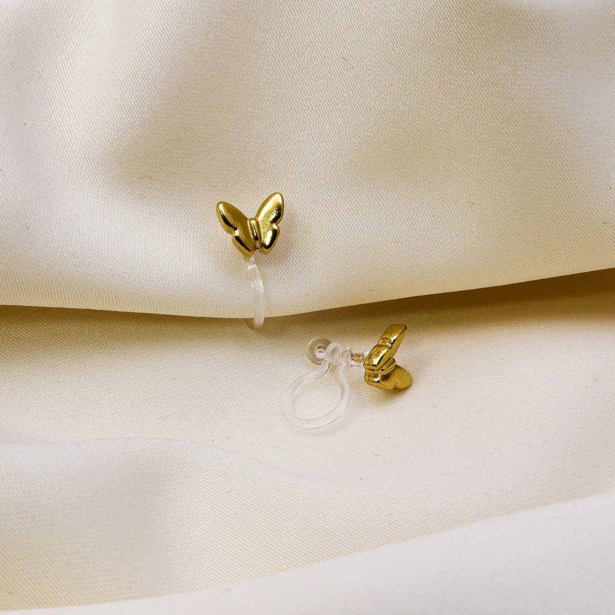 Butterfly Kinder Ohrclips in Gold von CLYPS Kids – Ohrringe ohne Ohrlöcher