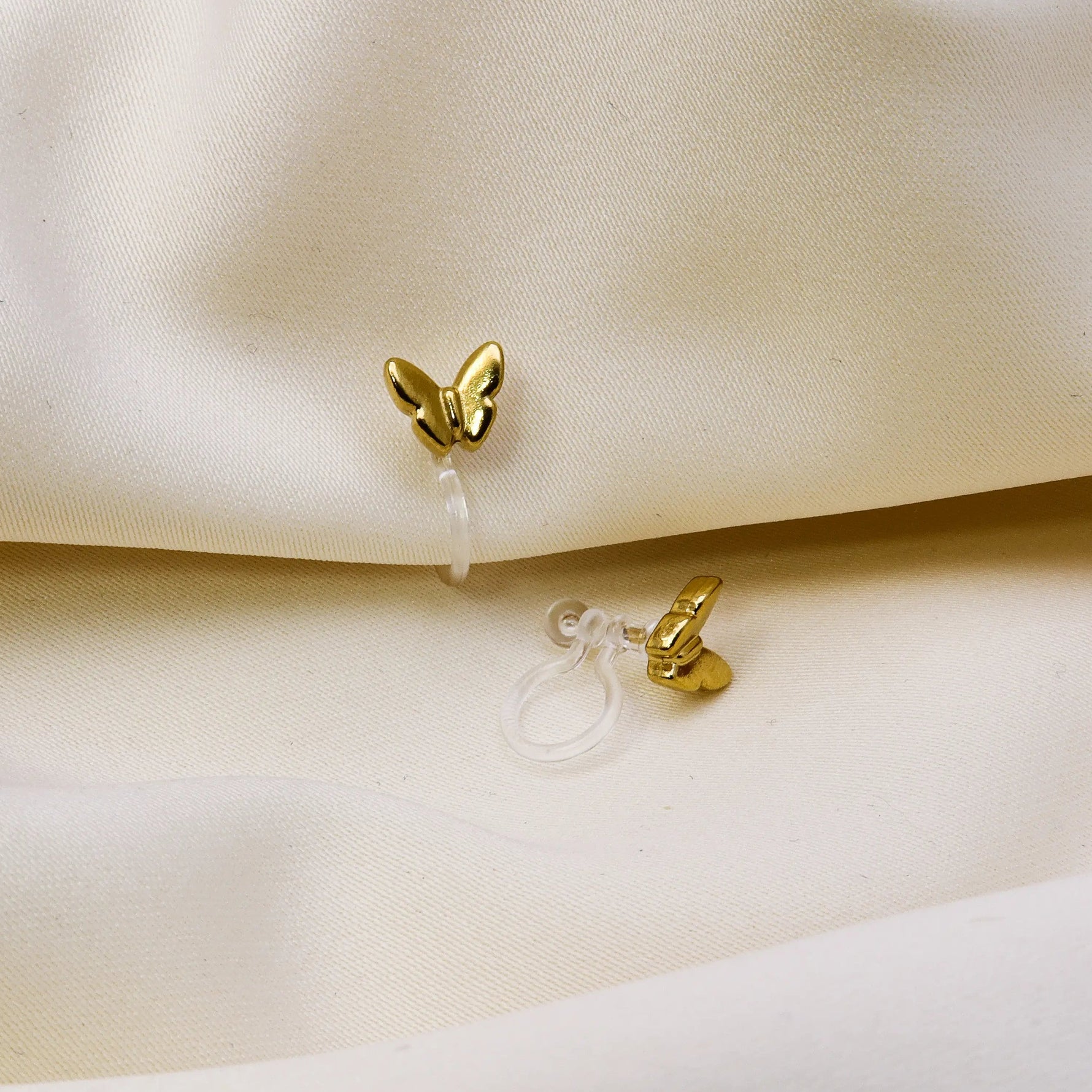 Butterfly Kinder Ohrclips in Gold von CLYPS Kids – Ohrringe ohne Ohrlöcher