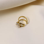 Detailansicht des Delia Ear Cuff mit Zirkonia-Stein in Gold