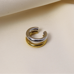Detailansicht des Hailey Ear Cuff in Silber und Gold