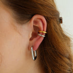 Ines Ohrclips in Silber am Ohr getragen mit Hailey Ear Cuff gold-silber