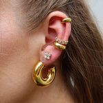 Juliette Ear Cuff in Gold kombiniert mit Ava Hoop Ohrclips, Stella Ohrclips und Tara Ear Cuffs