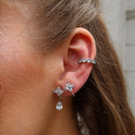 Juliette Ear Cuff in Silber als Teil eines Ear-Cuff-Stackings am Ohr mit Estelle Ohrclips und Stella Ohrclips in silber
