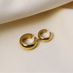 Detailansicht des Tara Ear Cuff Sets in Gold