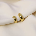 Tara Ear Cuff Set in Gold mit zwei Ear Cuffs von CLYPS