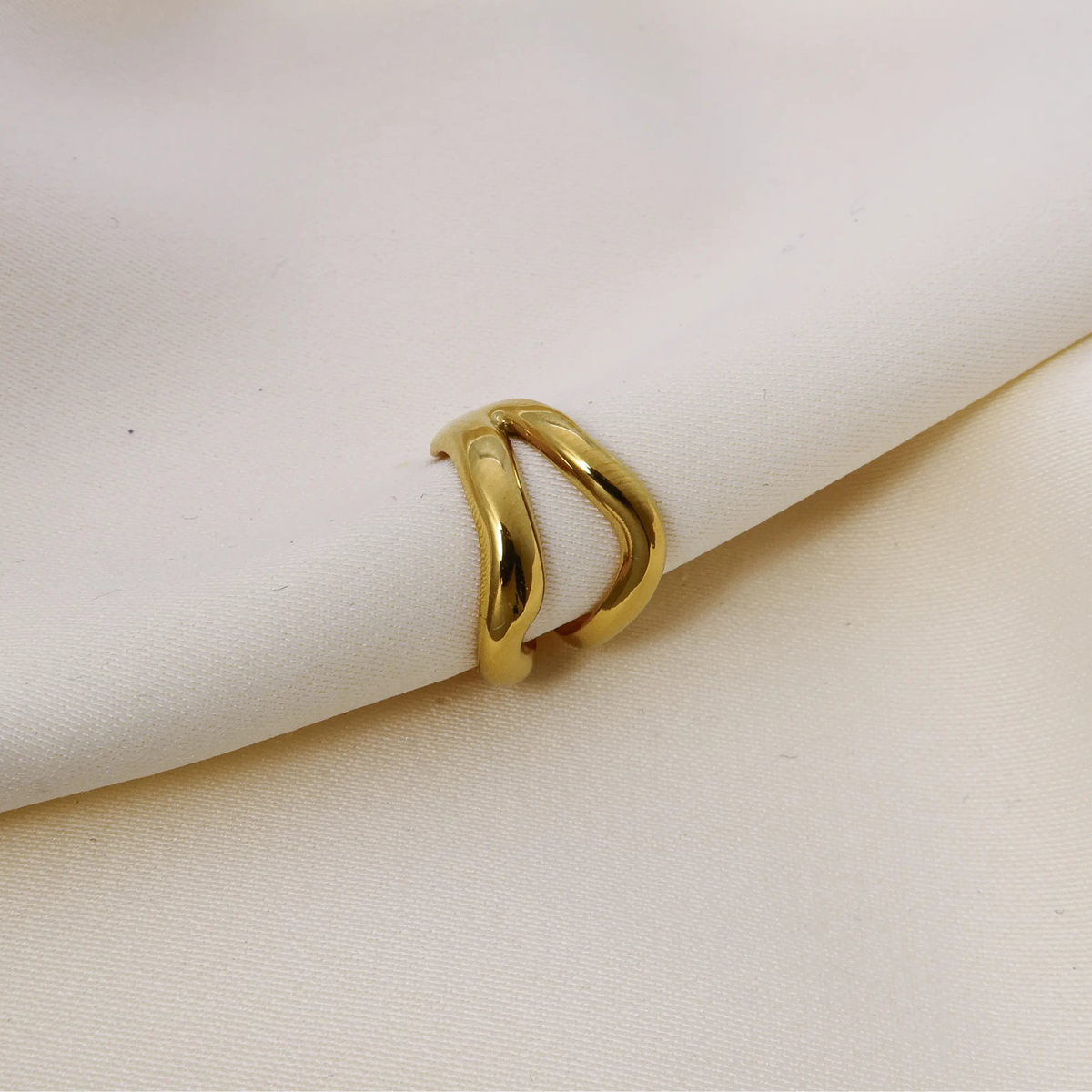 Vaiana Ear Cuff in Gold von CLYPS