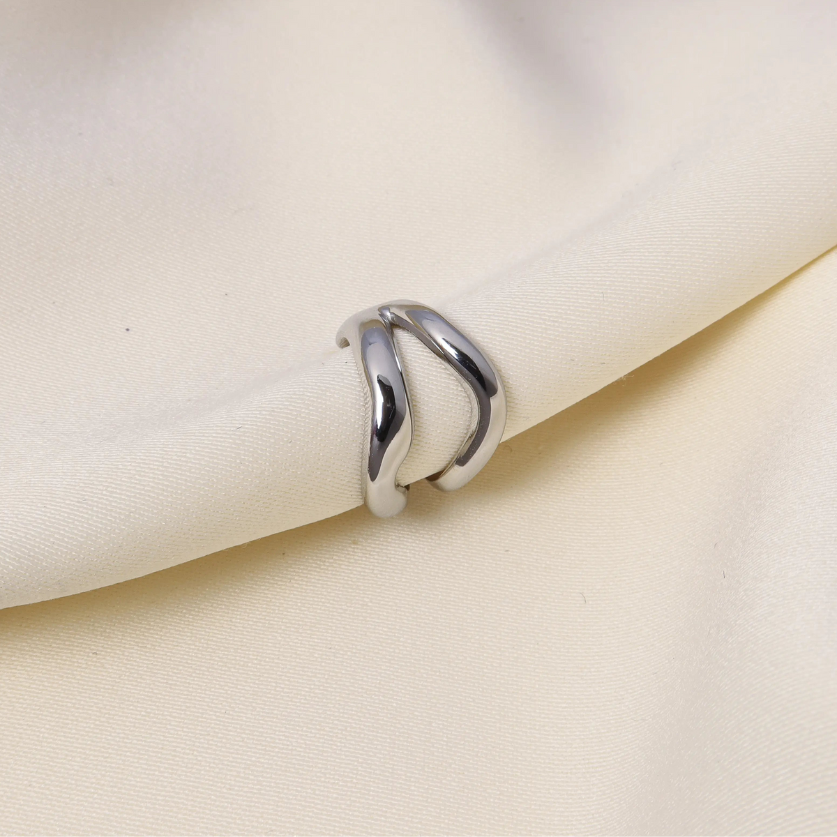 Vaiana Ear Cuff in Silber von CLYPS