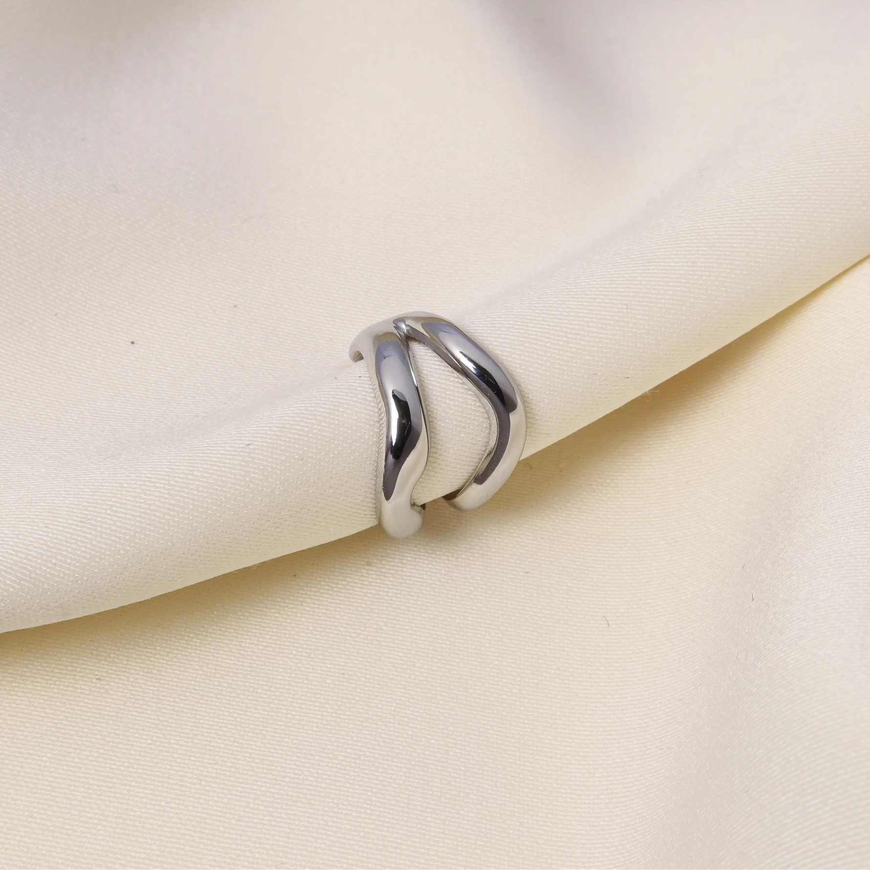 Vaiana Ear Cuff in Silber von CLYPS